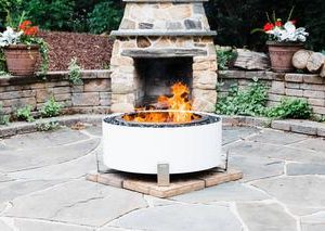 Breeo Luxeve 24" Smokeless Fire Pit with Lid & Glass - White River